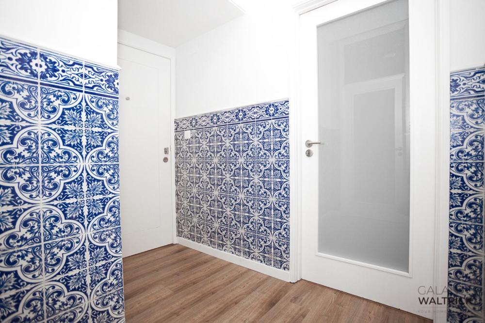 Downtown 3 Bedroom With Balcony - Quiet Street - Family Friendly - Groups Porto Luaran gambar