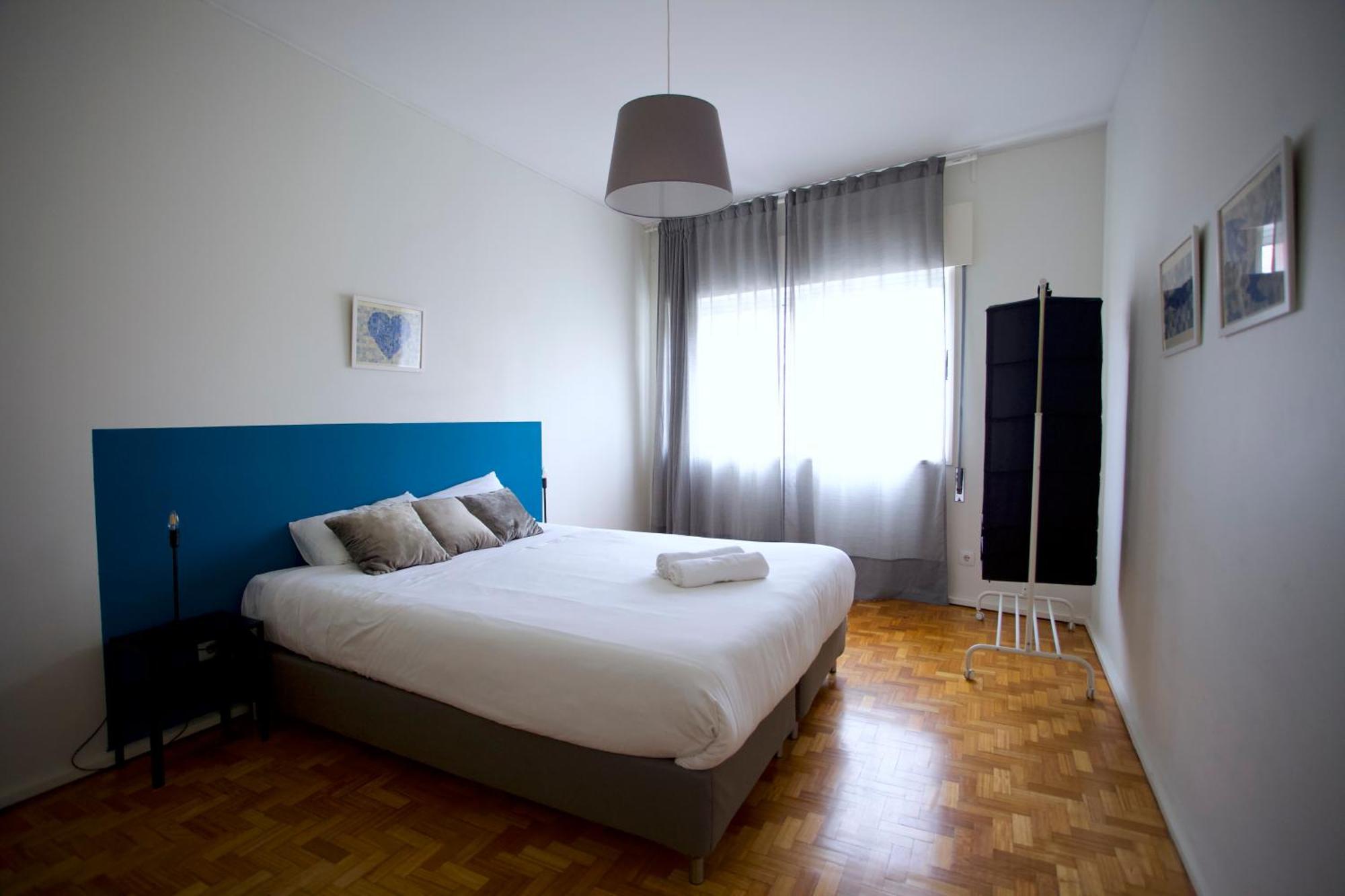 Downtown 3 Bedroom With Balcony - Quiet Street - Family Friendly - Groups Porto Luaran gambar