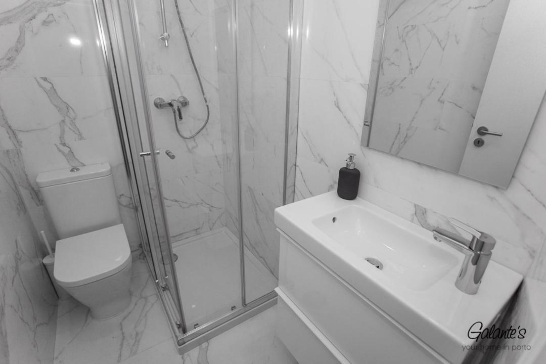 Downtown 3 Bedroom With Balcony - Quiet Street - Family Friendly - Groups Porto Luaran gambar