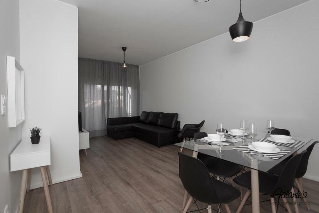 Downtown 3 Bedroom With Balcony - Quiet Street - Family Friendly - Groups Porto Luaran gambar