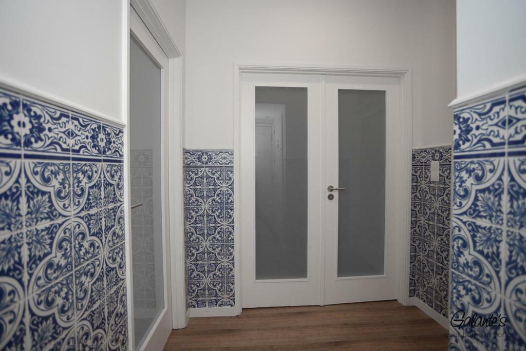 Downtown 3 Bedroom With Balcony - Quiet Street - Family Friendly - Groups Porto Luaran gambar